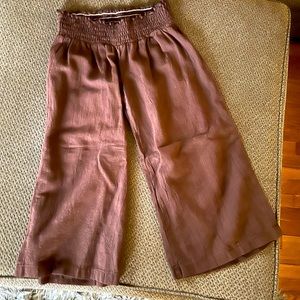 GUESS Linen Capris